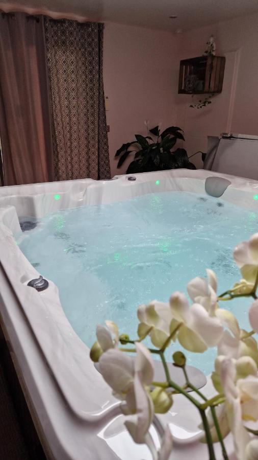 Chambre D'Hote Romantique Avec Spa Privatif Domaine Les Nuits Envoutees - Vezenobres ภายนอก รูปภาพ